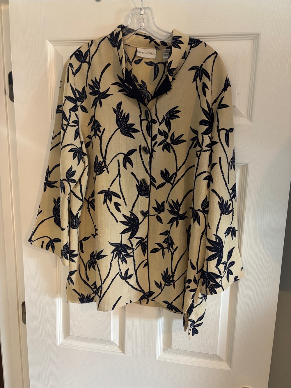 Drapers and DamonsCream Button-Down Blouse with Navy Floral Print